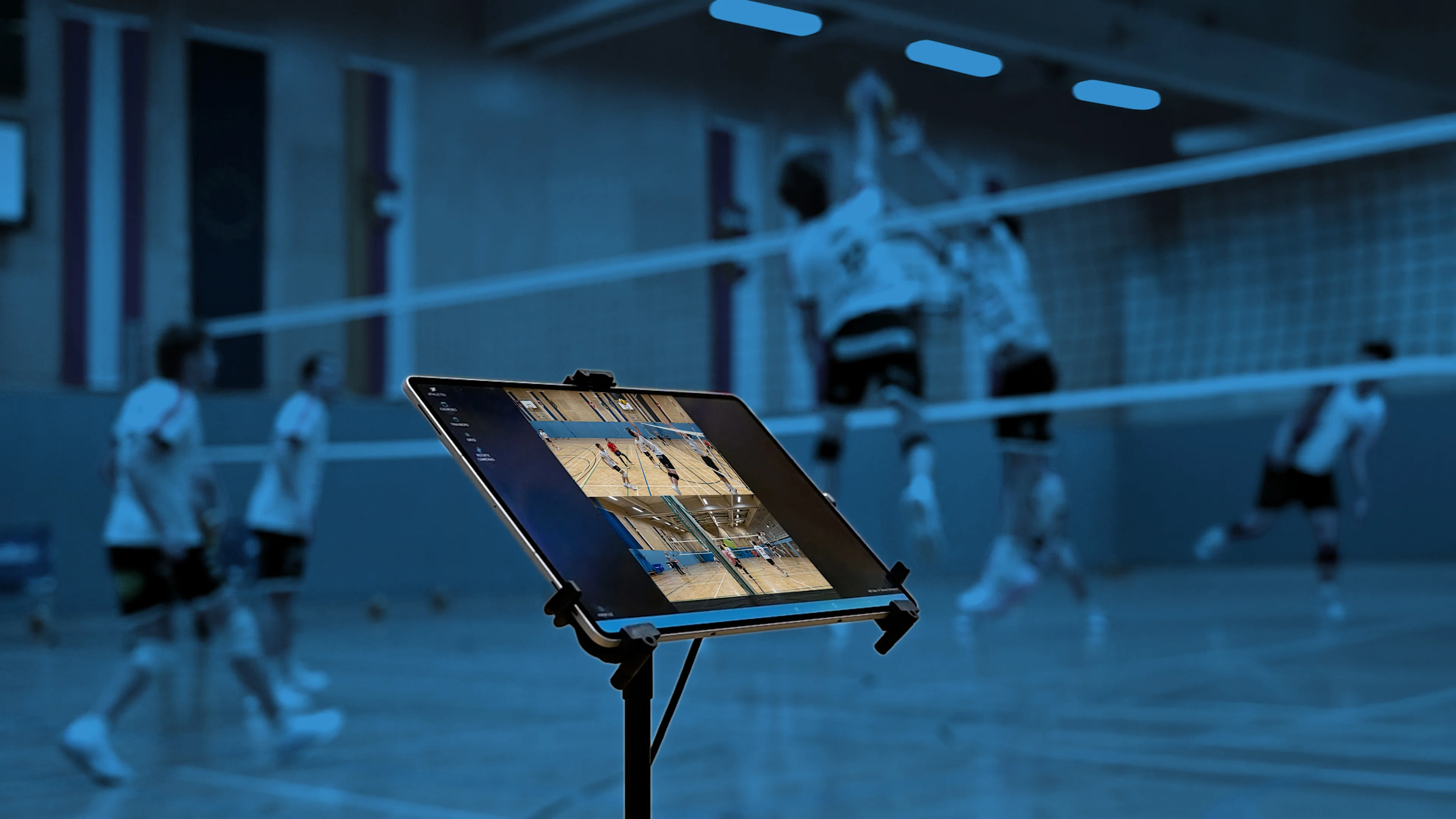 Volleyballtrainer nutzt movAcam Tablet für Echtzeit-Analyse